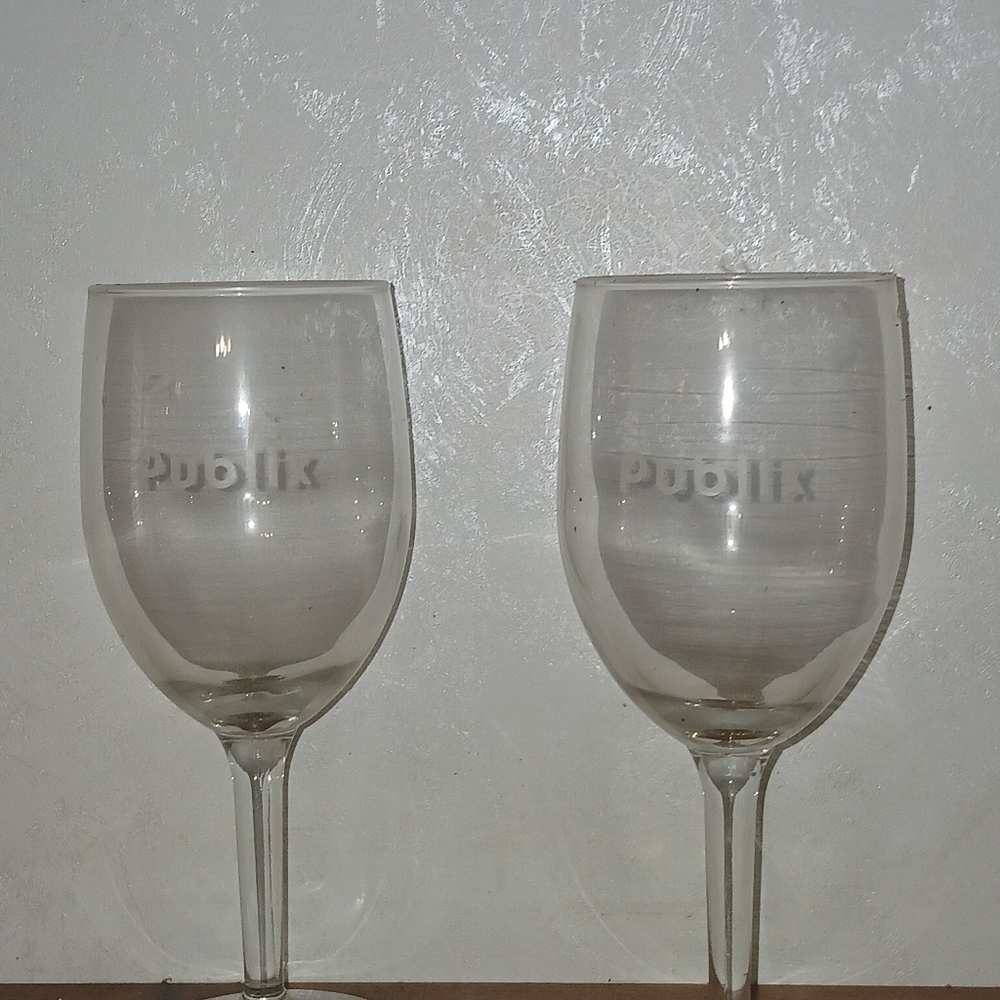 PUBLIX SUPER MARKETS ETCHED WINE GLASS SET OF (2) WONDERFUL - Picture 1 of 5